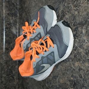 Nike downshifter 6 kids size 6y/7.5